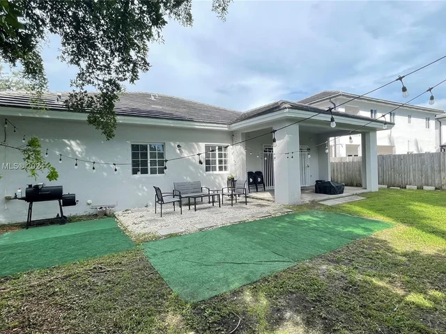 2914 NE 3rd Dr, Homestead FL 33033