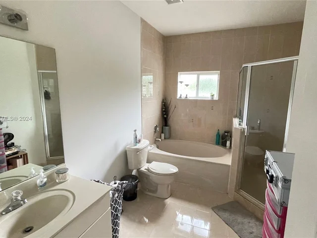 2914 NE 3rd Dr, Homestead FL 33033