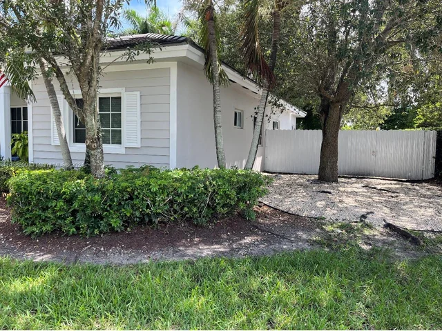 2914 NE 3rd Dr, Homestead FL 33033