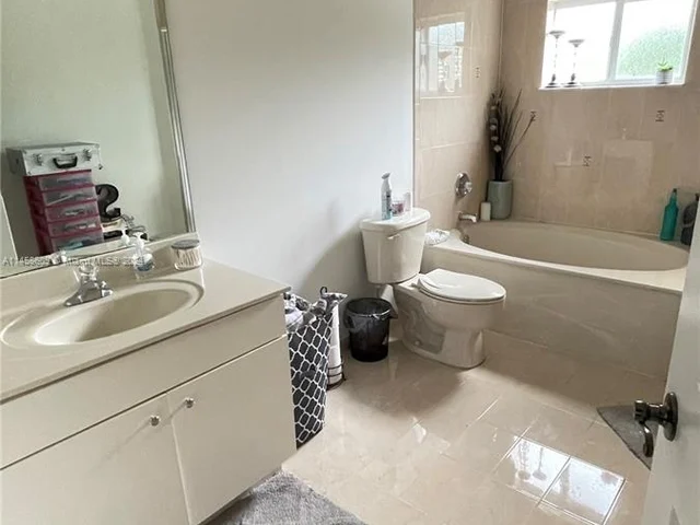 2914 NE 3rd Dr, Homestead FL 33033