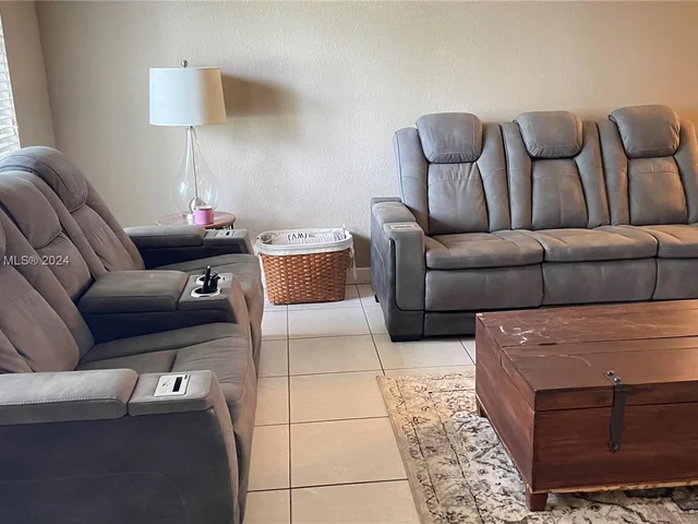 2914 NE 3rd Dr, Homestead FL 33033