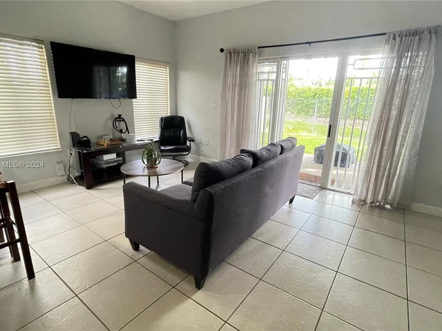 2914 NE 3rd Dr, Homestead FL 33033