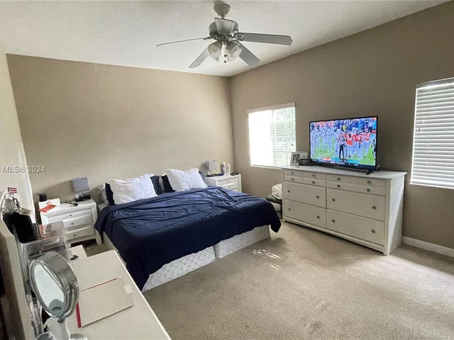 2914 NE 3rd Dr, Homestead FL 33033