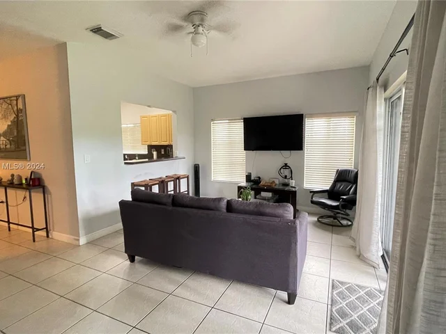 2914 NE 3rd Dr, Homestead FL 33033