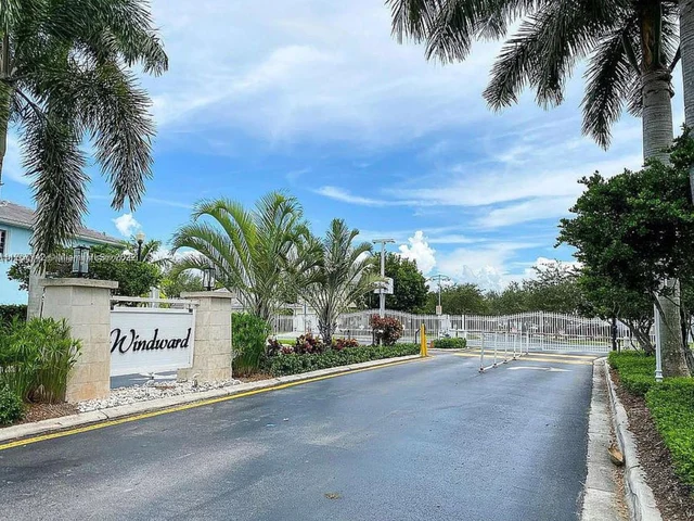 2914 NE 3rd Dr, Homestead FL 33033