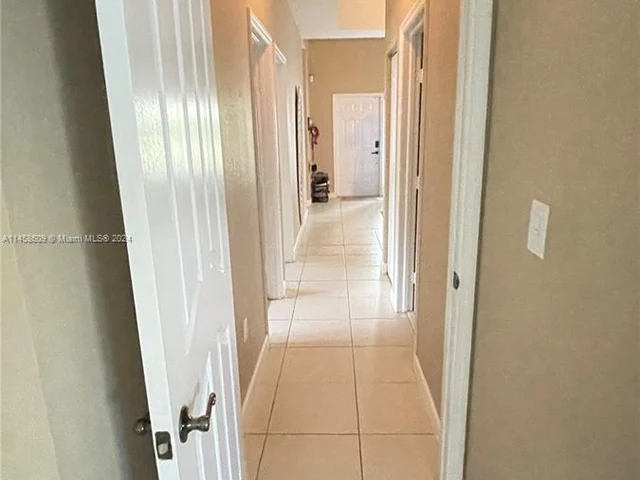 2914 NE 3rd Dr, Homestead FL 33033