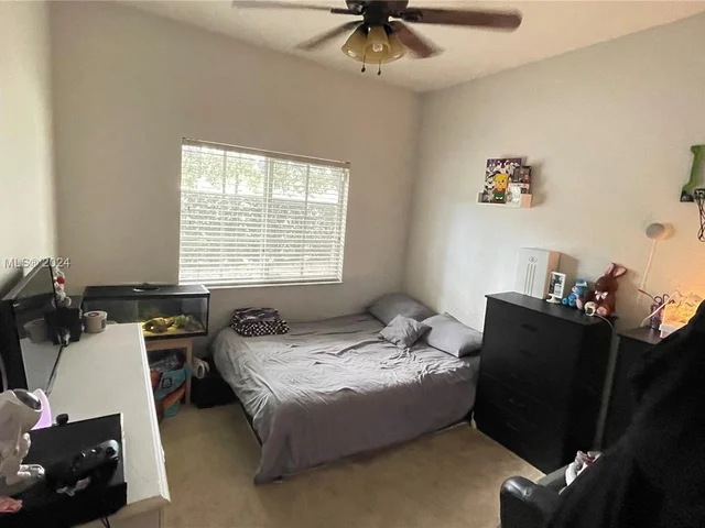 2914 NE 3rd Dr, Homestead FL 33033