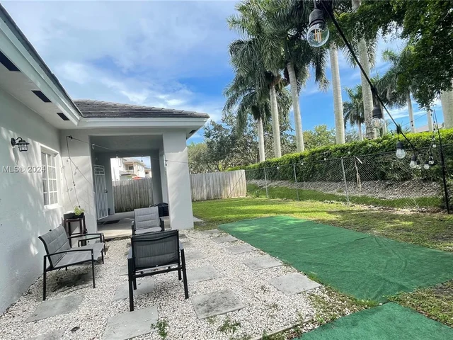 2914 NE 3rd Dr, Homestead FL 33033