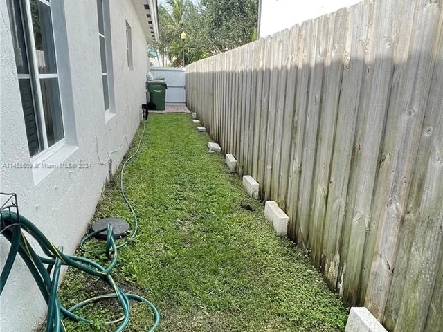 2914 NE 3rd Dr, Homestead FL 33033