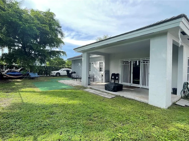 2914 NE 3rd Dr, Homestead FL 33033