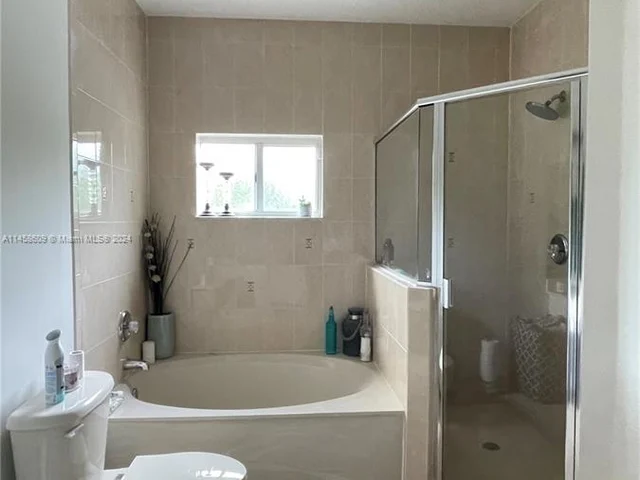 2914 NE 3rd Dr, Homestead FL 33033