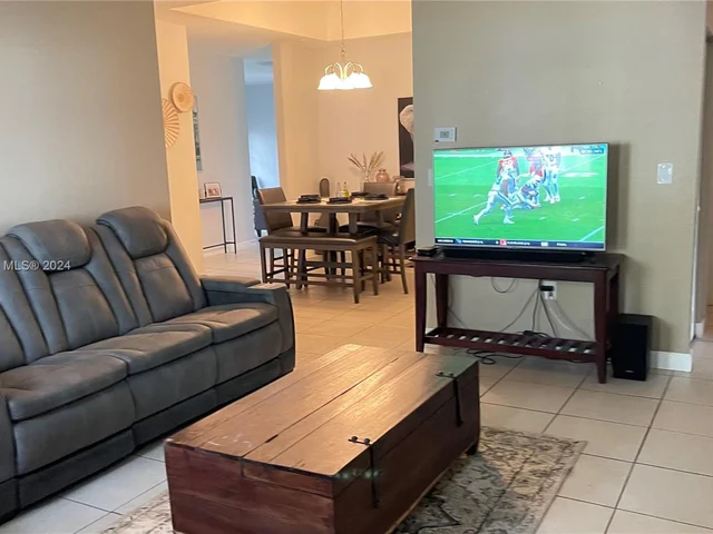 2914 NE 3rd Dr, Homestead FL 33033