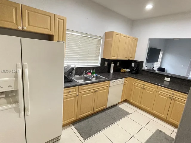 2914 NE 3rd Dr, Homestead FL 33033