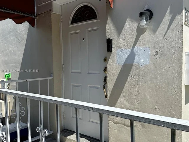 5251 SW 7th St, Miami FL 33134