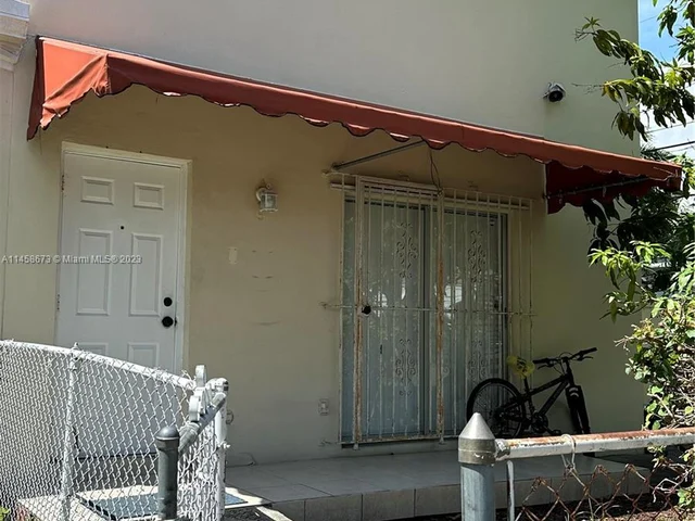 5251 SW 7th St, Miami FL 33134