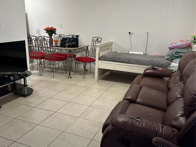 5251 SW 7th St, Miami FL 33134