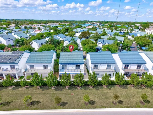 340 NE 211th St, Miami FL 33179