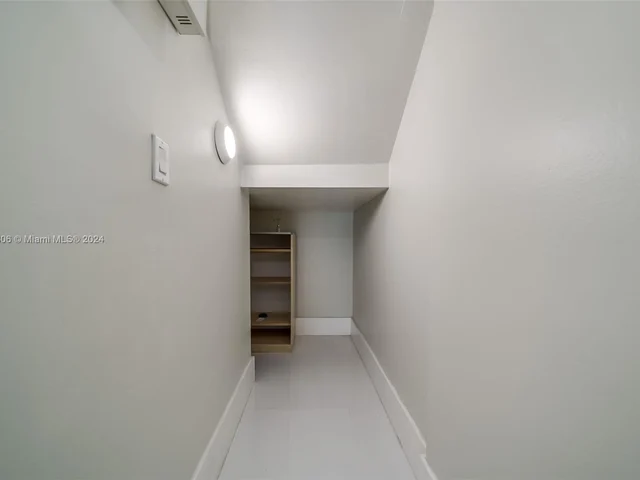 340 NE 211th St, Miami FL 33179