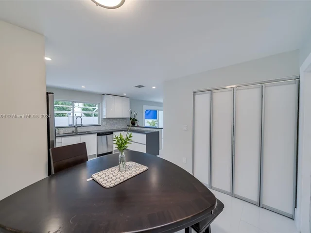 340 NE 211th St, Miami FL 33179