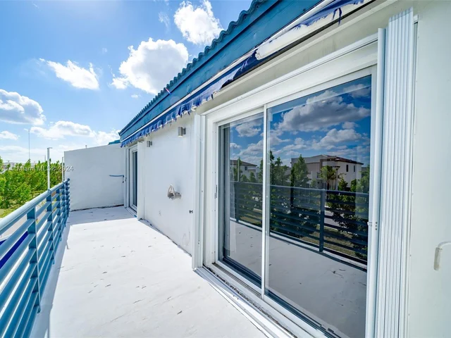 340 NE 211th St, Miami FL 33179