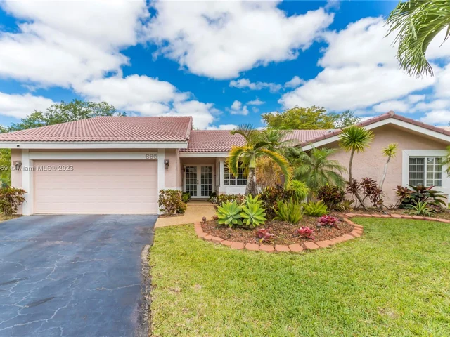 695 NW 107th Ln, Coral Springs FL 33071