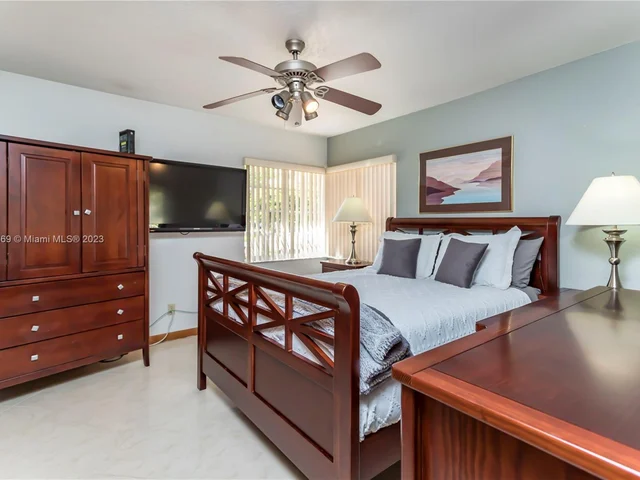 695 NW 107th Ln, Coral Springs FL 33071