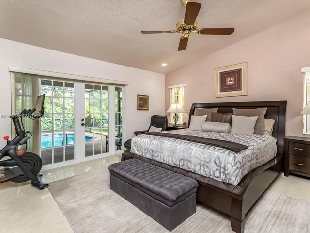 695 NW 107th Ln, Coral Springs FL 33071