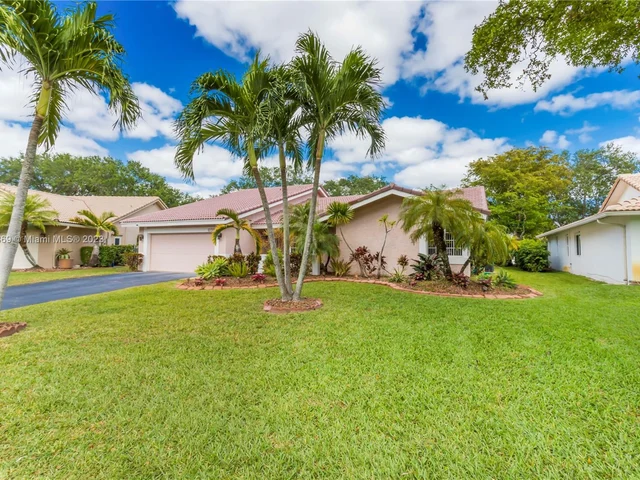 695 NW 107th Ln, Coral Springs FL 33071