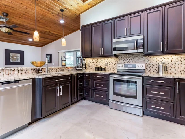 695 NW 107th Ln, Coral Springs FL 33071