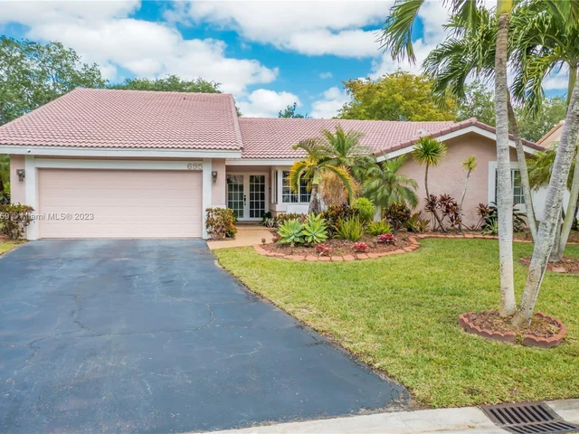 695 NW 107th Ln, Coral Springs FL 33071