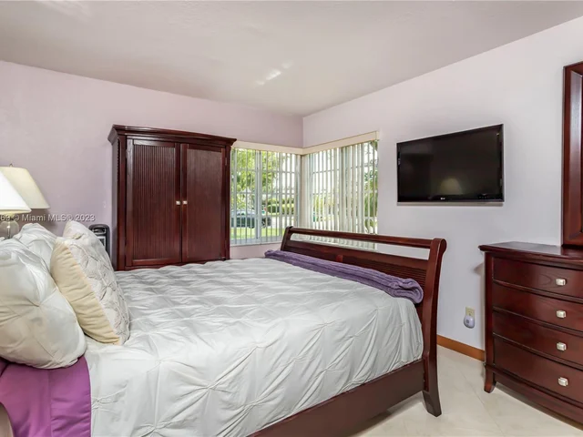 695 NW 107th Ln, Coral Springs FL 33071