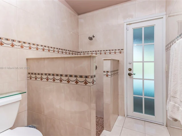 695 NW 107th Ln, Coral Springs FL 33071