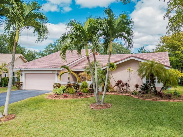 695 NW 107th Ln, Coral Springs FL 33071