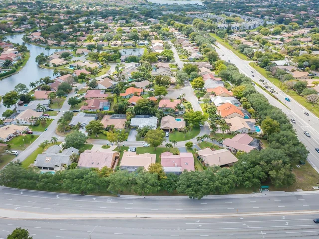 695 NW 107th Ln, Coral Springs FL 33071