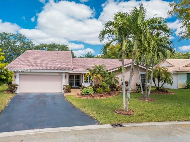 695 NW 107th Ln, Coral Springs FL 33071