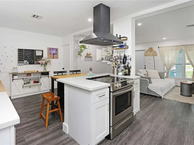 13220 NW 1st Ct, Miami FL 33168