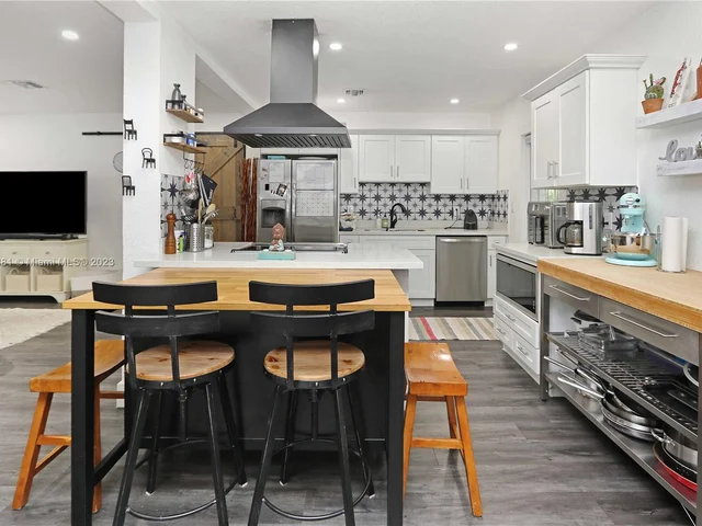 13220 NW 1st Ct, Miami FL 33168