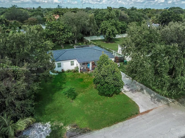 13220 NW 1st Ct, Miami FL 33168