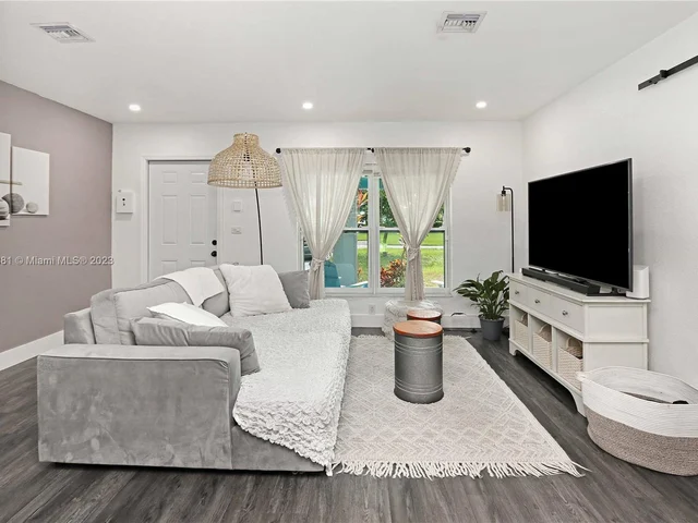 13220 NW 1st Ct, Miami FL 33168