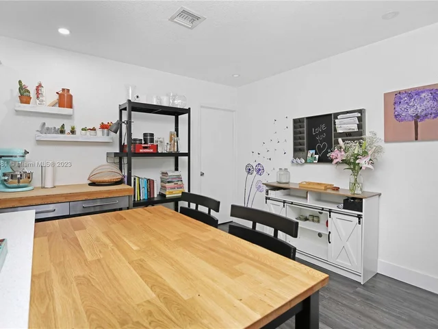 13220 NW 1st Ct, Miami FL 33168