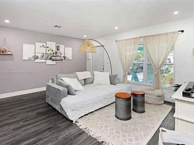 13220 NW 1st Ct, Miami FL 33168