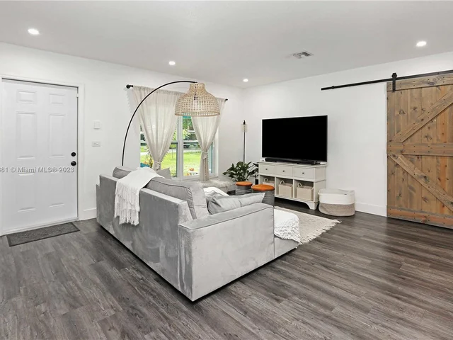 13220 NW 1st Ct, Miami FL 33168