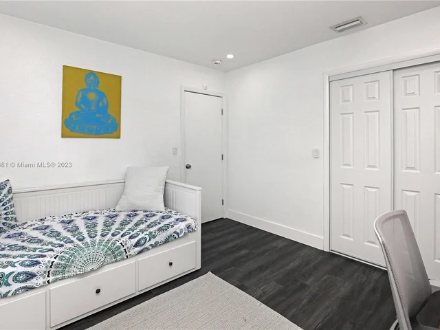 13220 NW 1st Ct, Miami FL 33168