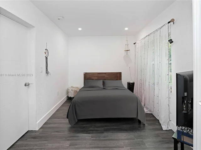 13220 NW 1st Ct, Miami FL 33168