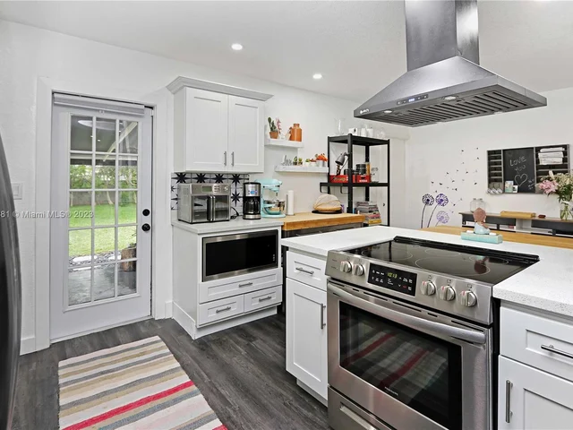 13220 NW 1st Ct, Miami FL 33168