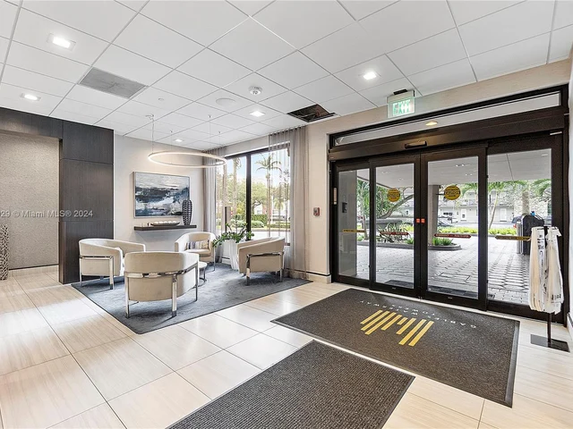 90 Edgewater Dr # 812, Coral Gables FL 33133