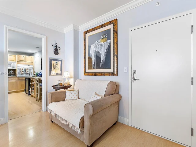 90 Edgewater Dr # 812, Coral Gables FL 33133