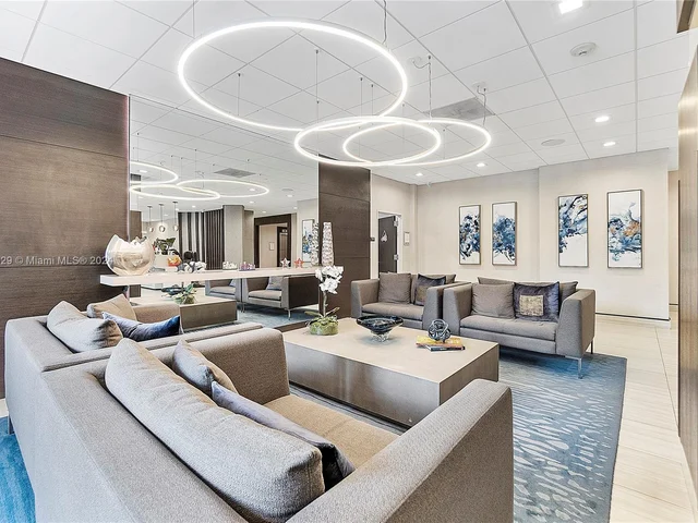 90 Edgewater Dr # 812, Coral Gables FL 33133