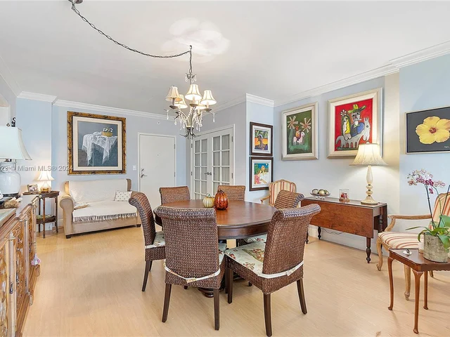 90 Edgewater Dr # 812, Coral Gables FL 33133