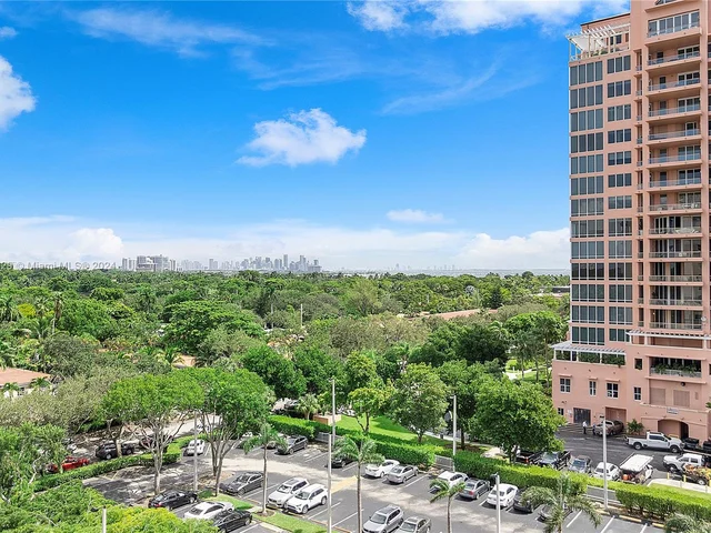 90 Edgewater Dr # 812, Coral Gables FL 33133